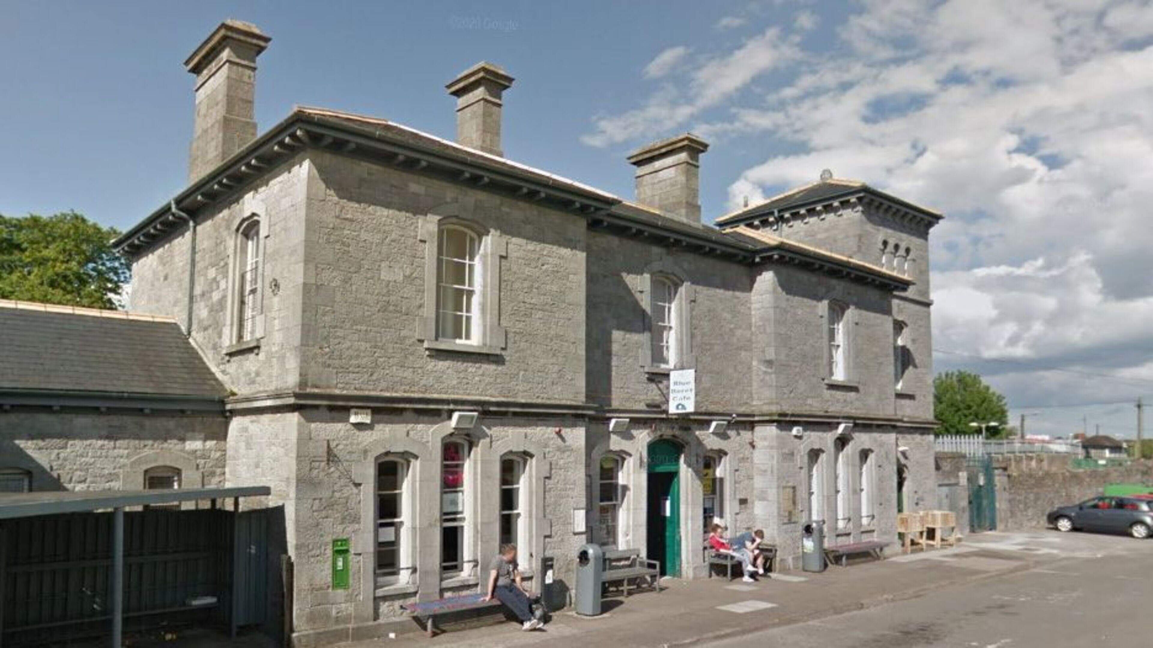 Tipperary train passengers forced to wait outside in rain as station upgrades face two-year delay